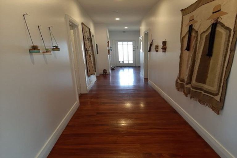 Photo of property in 32 Taiapa Road, Muriwai, Waimauku, 0881