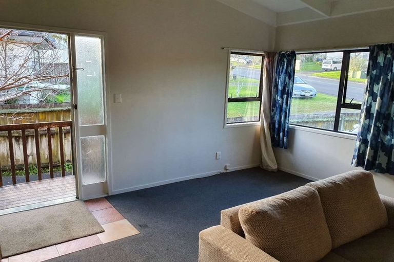 Photo of property in 121 Athena Drive, Totara Vale, Auckland, 0629