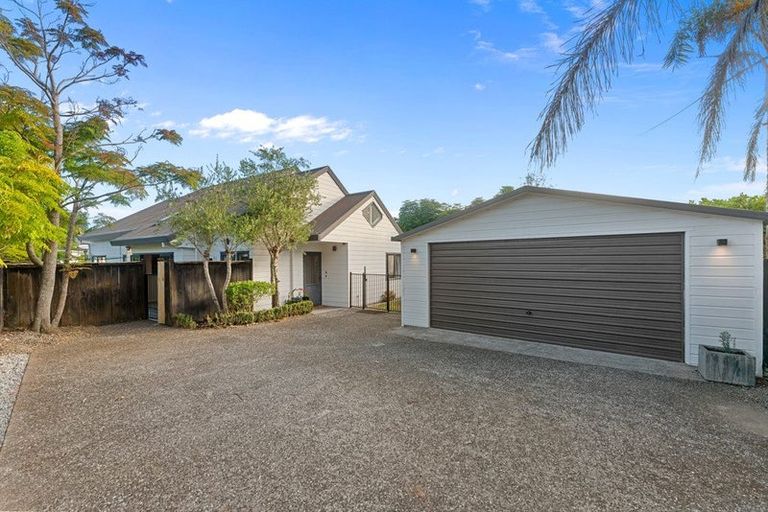 Photo of property in 2/8 Phillip Parade, Forrest Hill, Auckland, 0620