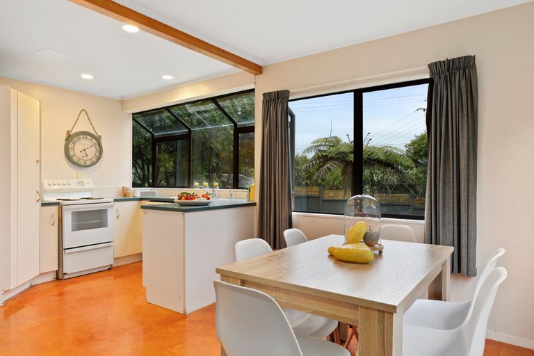 Photo of property in 174 Shaw Road, Oratia, Auckland, 0604