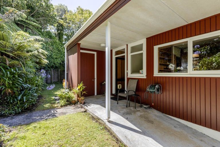 Photo of property in 9 Whitby Place, Westown, New Plymouth, 4310