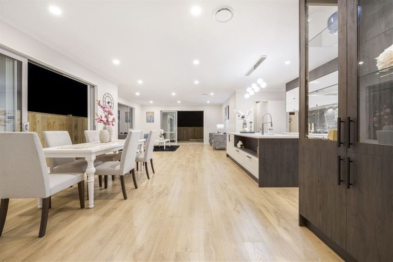 Photo of property in 92 Tir Conaill Avenue, Flat Bush, Auckland, 2019