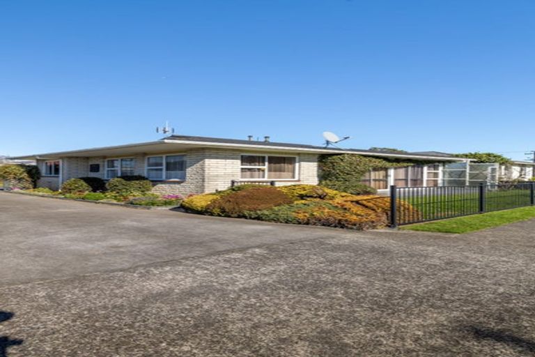 Photo of property in 1/95 Wallace Place, Westown, New Plymouth, 4310