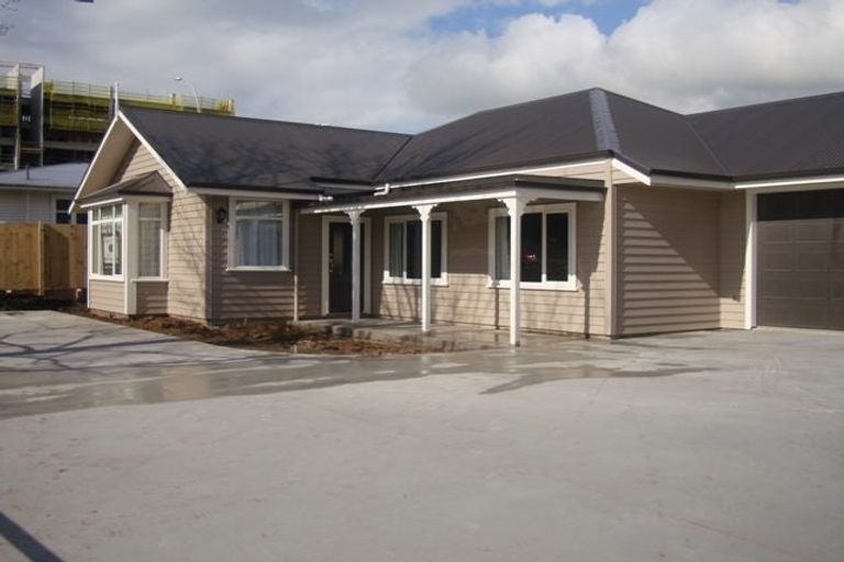 Photo of property in 1 Sandleigh Road, Hamilton Lake, Hamilton, 3204