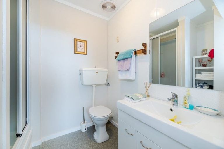 Photo of property in 9 Kauri Road, Birkenhead, Auckland, 0626
