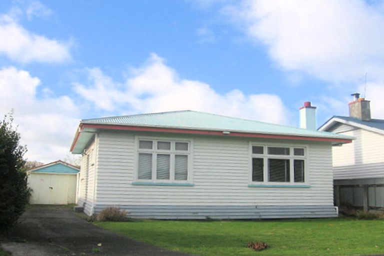 Photo of property in 63 Shamrock Street, Takaro, Palmerston North, 4412