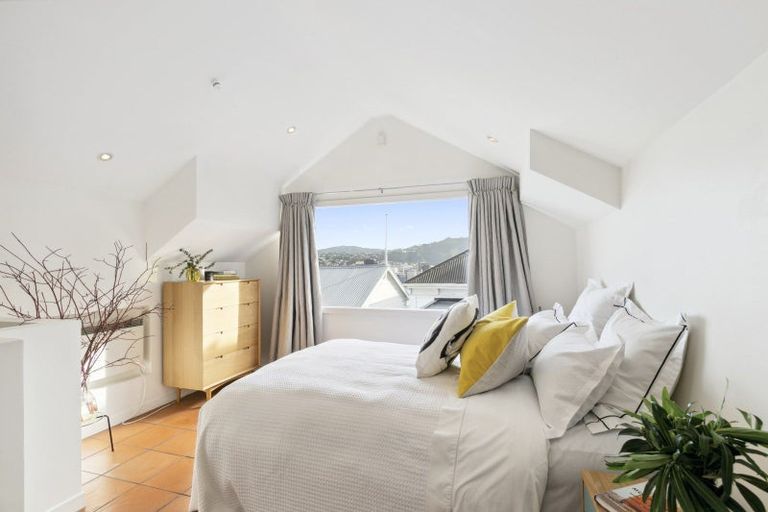 Photo of property in 19 Shannon Street, Mount Victoria, Wellington, 6011