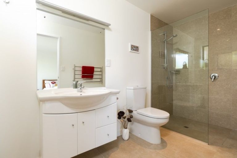 Photo of property in 40 Du Fresne Place, Russell, 0202