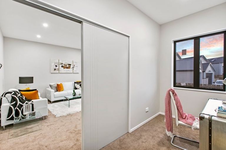 Photo of property in 18 Warbler Crescent, Papakura, 2110