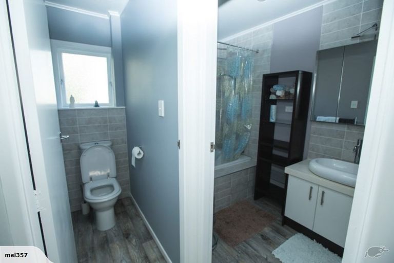 Photo of property in 1/16 Roseburn Place, Pakuranga, Auckland, 2010