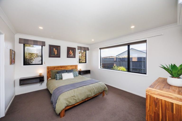 Photo of property in 35 Chestnut Close, Kelvin Grove, Palmerston North, 4414