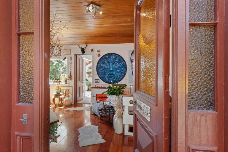 Photo of property in 75 Morley Street, New Plymouth, 4310