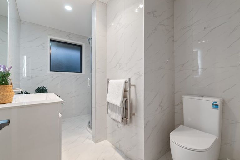 Photo of property in 12 Hocken Place, Mangere Bridge, Auckland, 2022