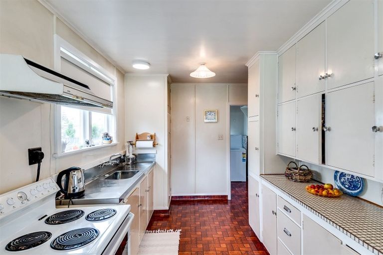 Photo of property in 12 Shackleton Street, Maraenui, Napier, 4110