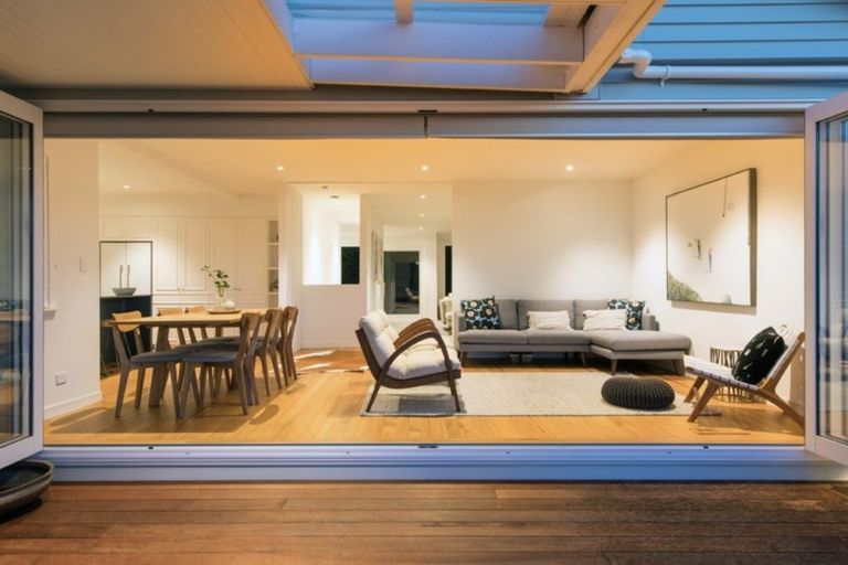 Photo of property in 68 St Michaels Avenue, Point Chevalier, Auckland, 1022