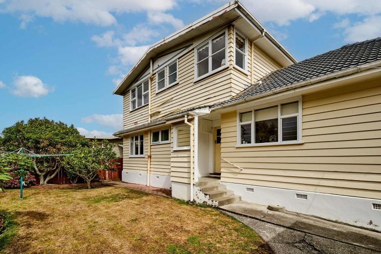 Photo of property in 20 Findlay Street, Tawa, Wellington, 5028