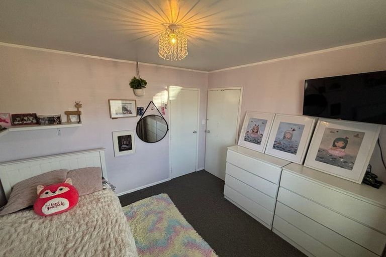 Photo of property in 1/89 Bruce Mclaren Road, Henderson, Auckland, 0612