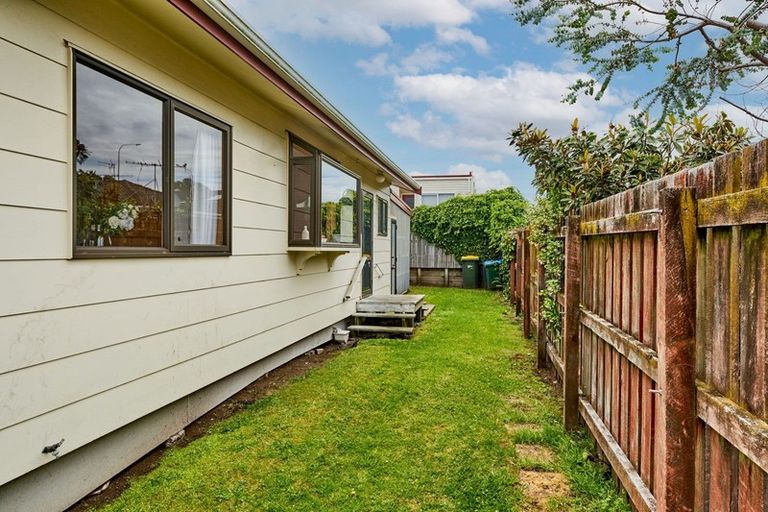 Photo of property in 27a Mana Esplanade, Paremata, Porirua, 5026