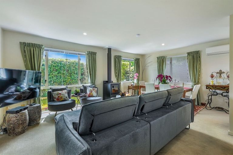 Photo of property in 1/215 Wairakei Road, Bryndwr, Christchurch, 8053