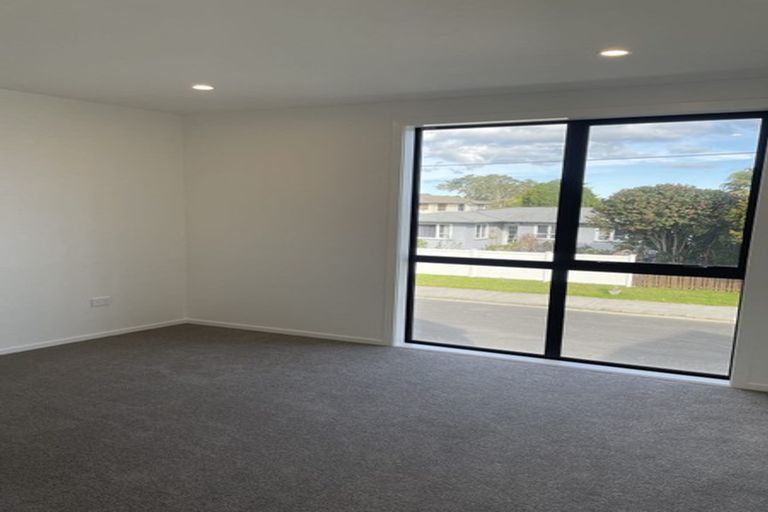 Photo of property in 1/12 Enderby Drive, Te Atatu Peninsula, Auckland, 0610
