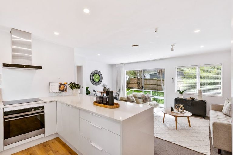 Photo of property in 1/31 Camelot Place, Glenfield, Auckland, 0629