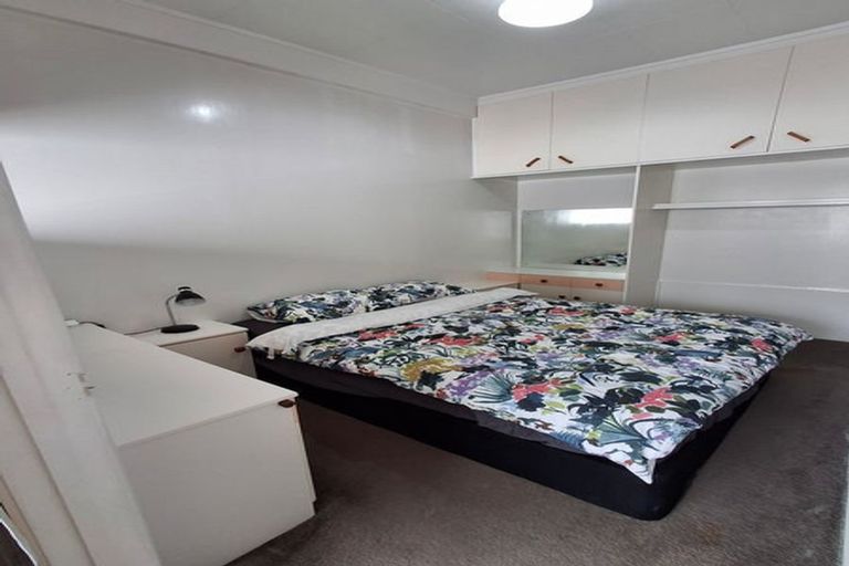 Photo of property in 2/918 Beach Road, Waiake, Auckland, 0630