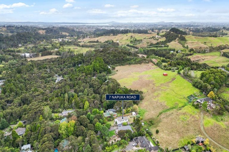 Photo of property in 7 Napuka Road, Henderson Valley, Auckland, 0612