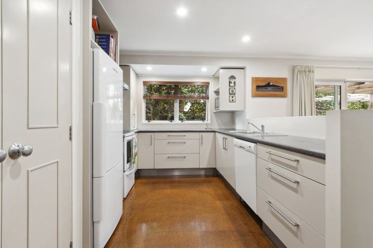 Photo of property in 2 Roselawn Lane, Pahurehure, Papakura, 2113