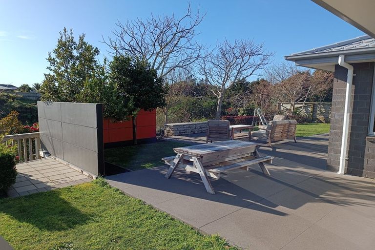 Photo of property in 3a Pipitea Place, Whalers Gate, New Plymouth, 4310