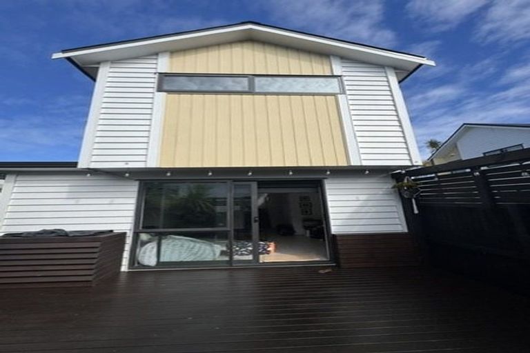 Photo of property in 12b Kelwyn Road, Kelston, Auckland, 0602