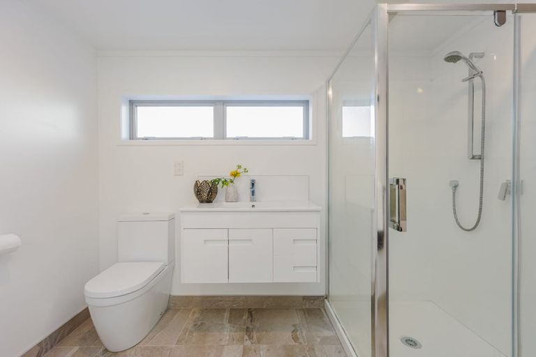 Photo of property in 3 Idyll Place, Northcross, Auckland, 0632