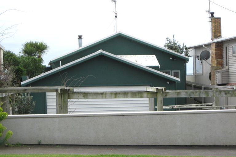 Photo of property in 8 Roy Terrace, Moturoa, New Plymouth, 4310