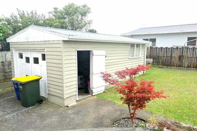 Photo of property in 1/11 Strid Road, Te Atatu South, Auckland, 0610