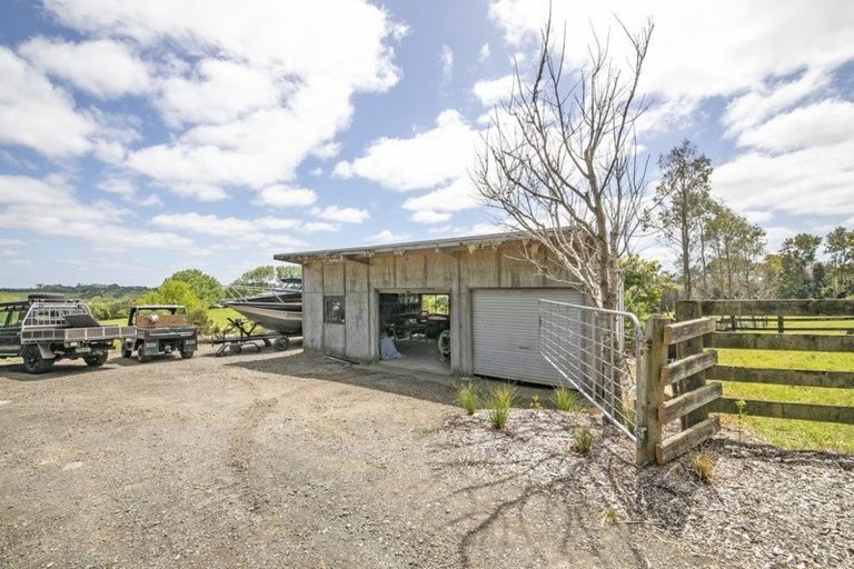 Photo of property in 166 Rimmer Road, Helensville, 0875