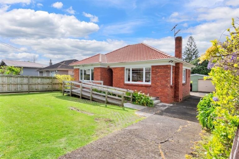 Photo of property in 1614 Great North Road, Waterview, Auckland, 1026