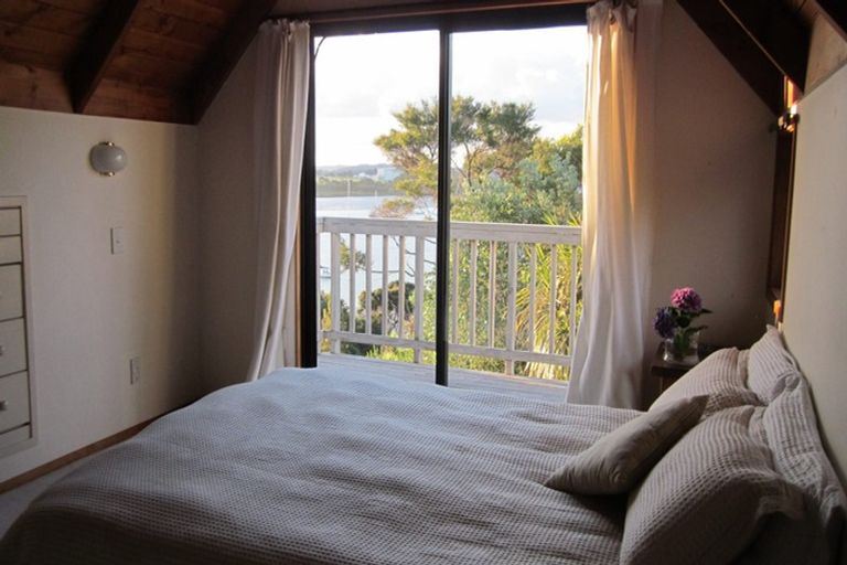 Photo of property in 2/34 Oruamo Place, Beach Haven, Auckland, 0626