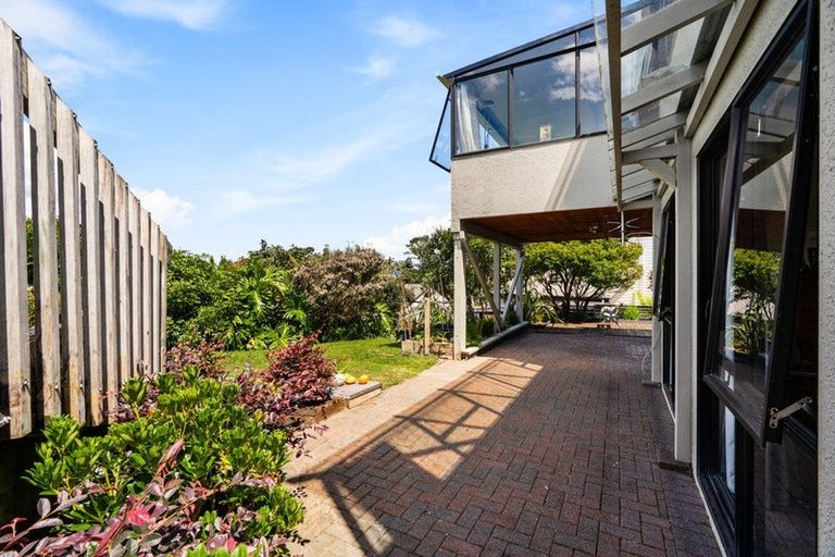 Photo of property in 19 Constable Lane, West Harbour, Auckland, 0618