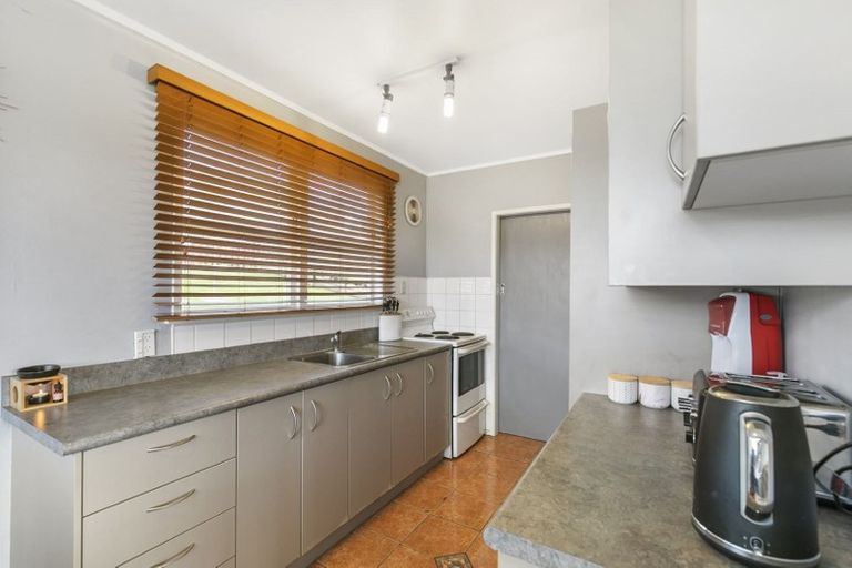 Photo of property in 60 Lauderdale Road, Birkdale, Auckland, 0626