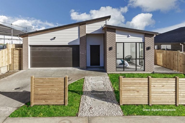 Photo of property in 3 Ropere Street, Kumeu, 0810