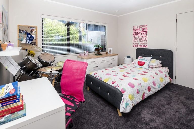 Photo of property in 2/12 Waller Avenue, Bucklands Beach, Auckland, 2012