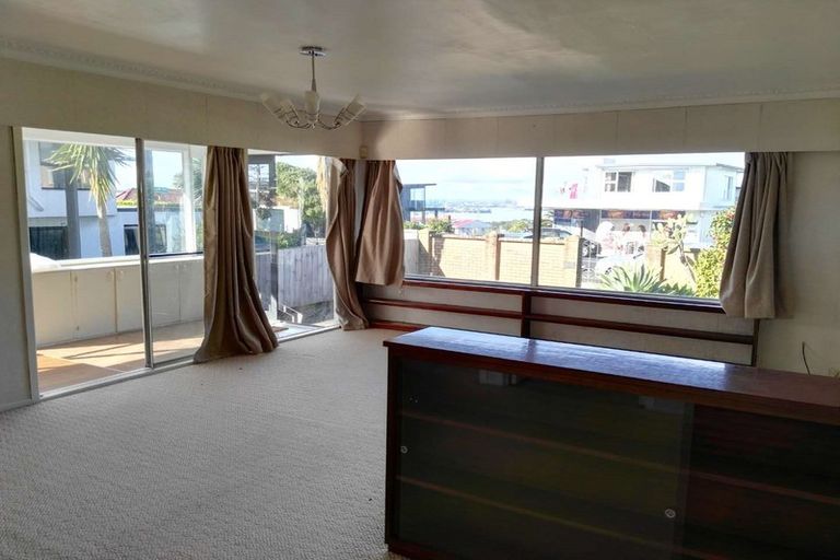Photo of property in 96 Pupuke Road, Hillcrest, Auckland, 0627