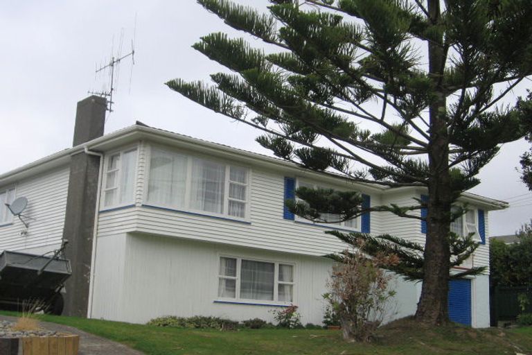 Photo of property in 15 Saint Edmund Crescent, Tawa, Wellington, 5028