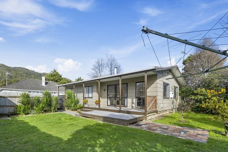 Photo of property in 2/1159 High Street, Taita, Lower Hutt, 5011