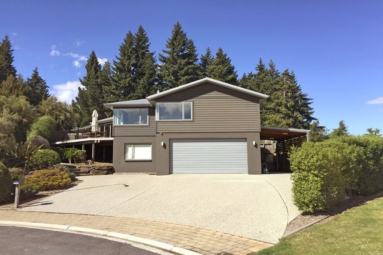 Photo of property in 17 Trevathan Lane, Wanaka, 9305