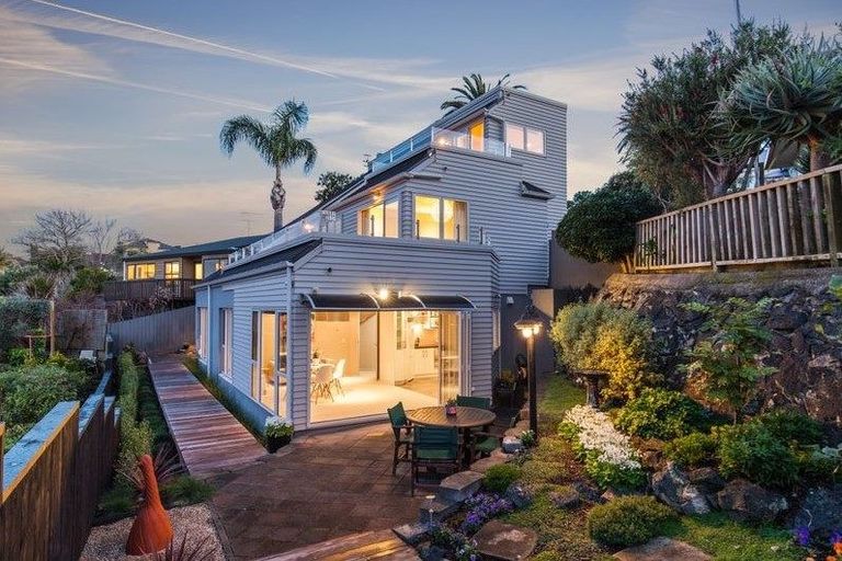 Photo of property in 99a Queen Street, Northcote Point, Auckland, 0627