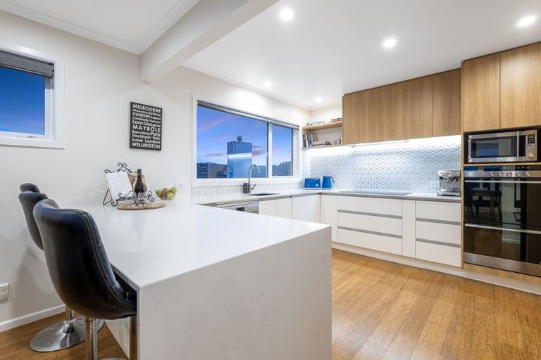 Photo of property in 118 Kahu Road, Paremata, Porirua, 5024