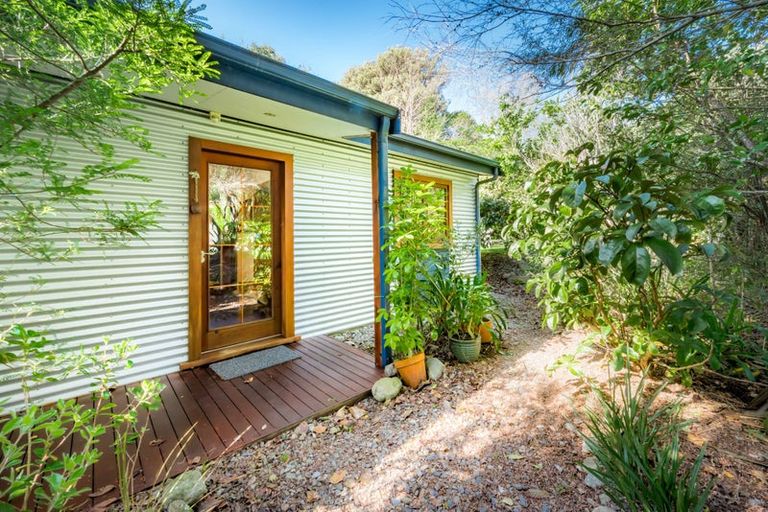 Photo of property in 5 Flaxmere Street, Waikanae Beach, Waikanae, 5036