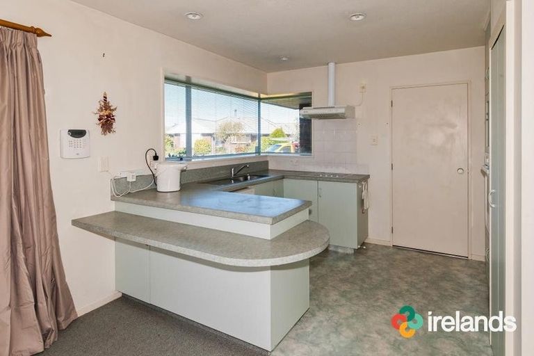 Photo of property in 2/4 Mull Place, Broomfield, Christchurch, 8042