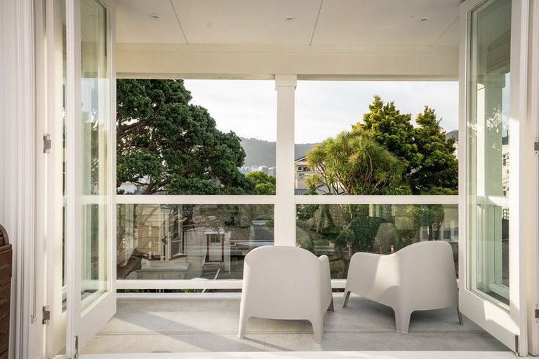 Photo of property in 60 Hawker Street, Mount Victoria, Wellington, 6011