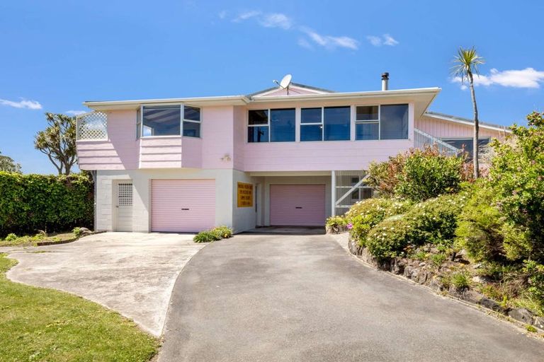 Photo of property in 14 Manga-pirau Street, Waikawa Beach, Manakau, 5573